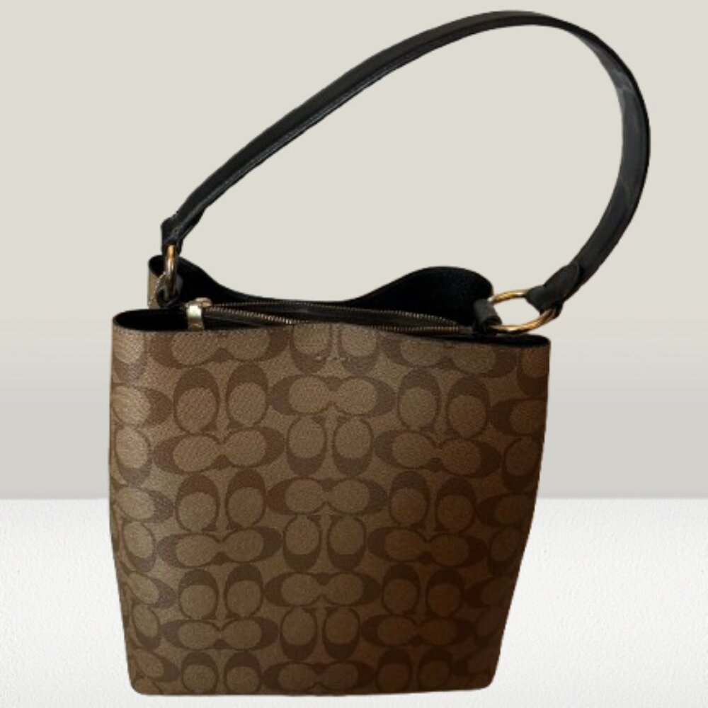 Coach Signature Bucket Shoulder Bag – Gold Hardware – Excellent Condition - Picture 4 of 6